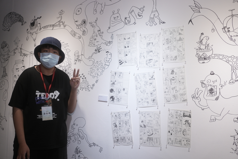 華梵大學美術系畢展 展牆即興創作搞笑插畫