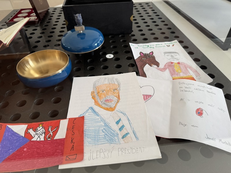 約旦浮雕、烏克蘭戰車碎片 捷克總統珍藏禮物大公開