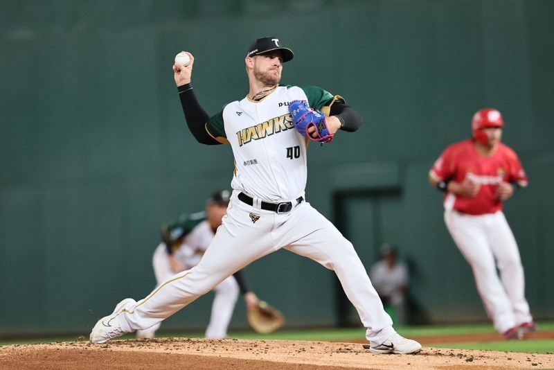 後勁先發6局好投擊退龍 雄鷹超車桃猿躍升第4名