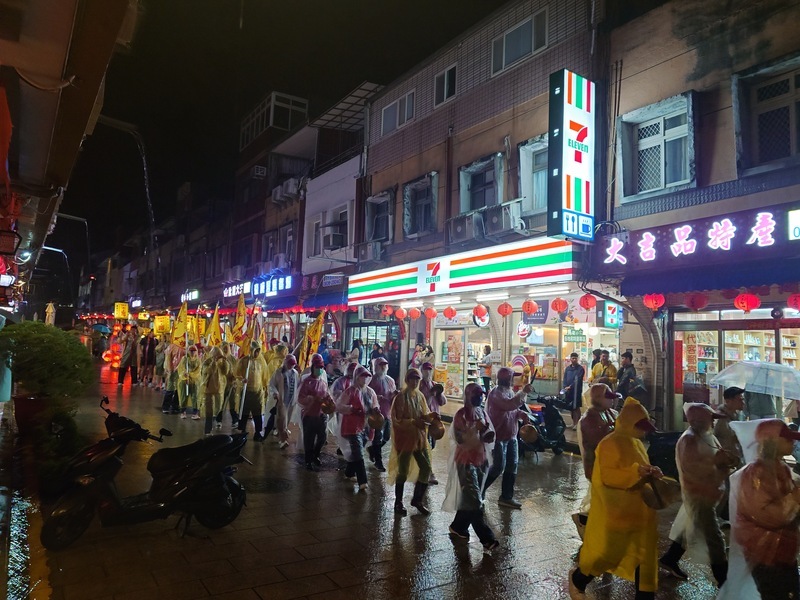 馬祖天后宮媽祖遶境 大雨澆不熄信眾熱情