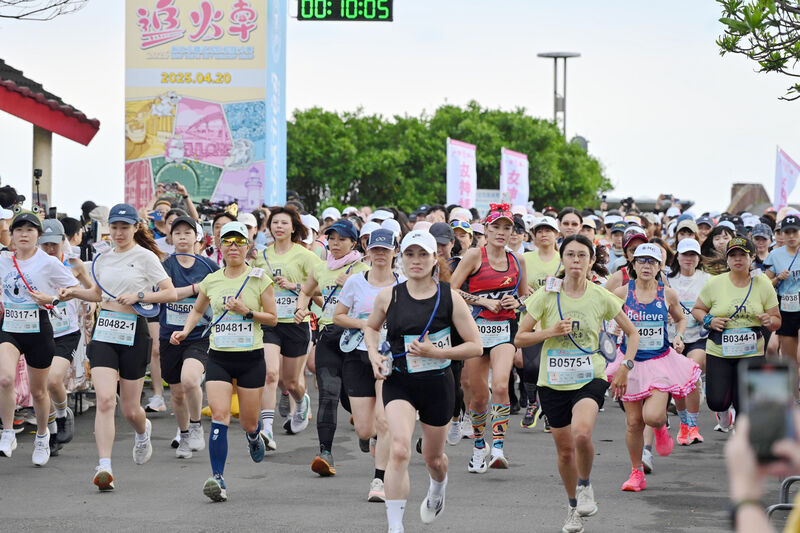 新北鐵道馬10週年 1100組選手開跑追火車