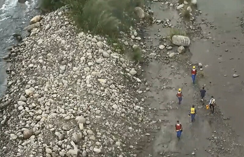 台中26歲男大甲溪垂釣落水 警消救起命危送醫