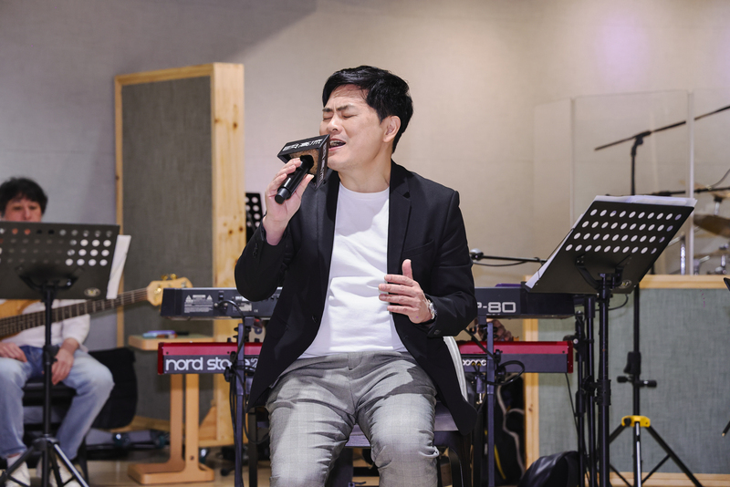 律師歌手蘇明淵備戰藍寶石 父喪陰霾情緒崩潰