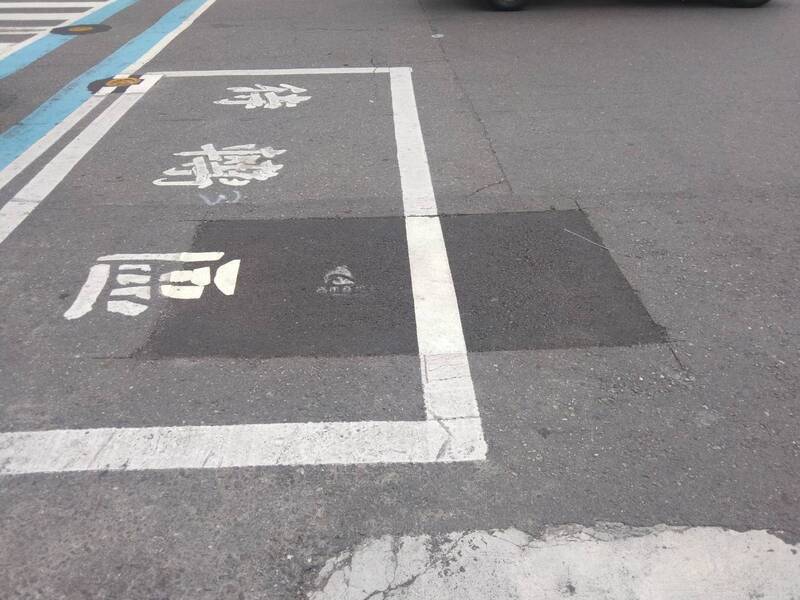 防路口轉彎打滑 高市推寬頻孔蓋下地