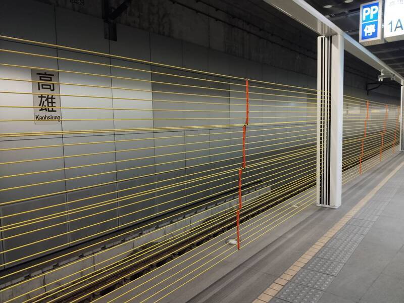 台鐵高雄站試辦鋼纜網式月台門 升降開啟耐衝擊