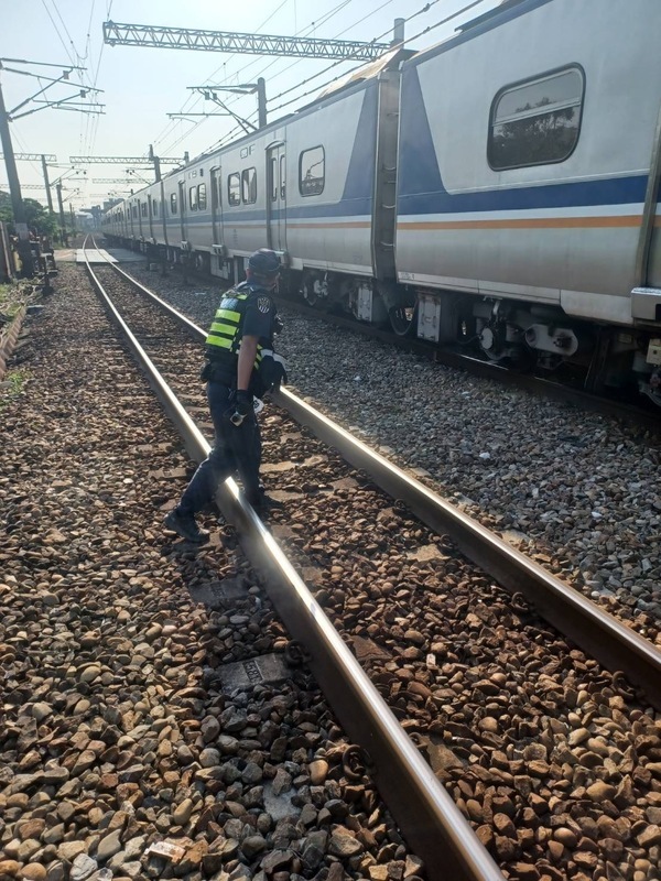 桃園老婦不明原因闖平交道 遭台鐵列車撞擊亡