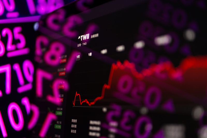 外資敲進金融、權值股 投顧：留意政策多變