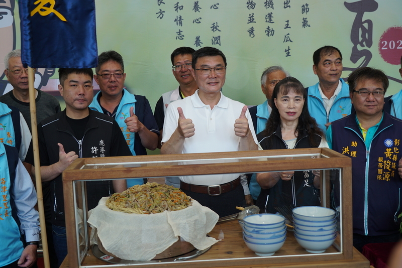 鹿港立夏吃夏麵 鎮長分送瓠仔炒麵推廣傳統習俗