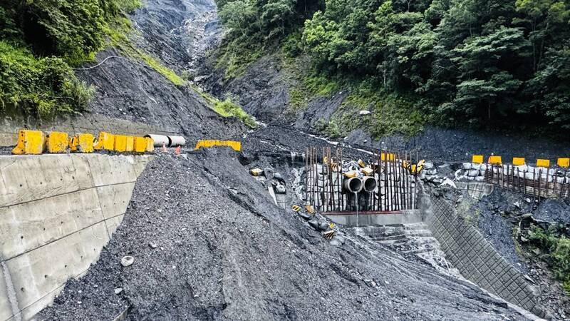 聯外道路多處土石流 奧萬大森林遊樂區休園3天