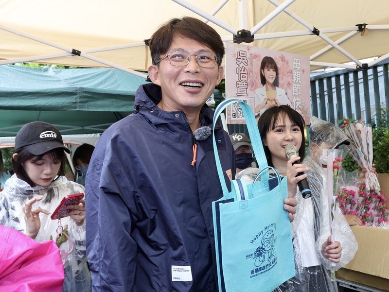 傳盧秀燕罷免投票前表態選黨主席 黃國昌：不便評論