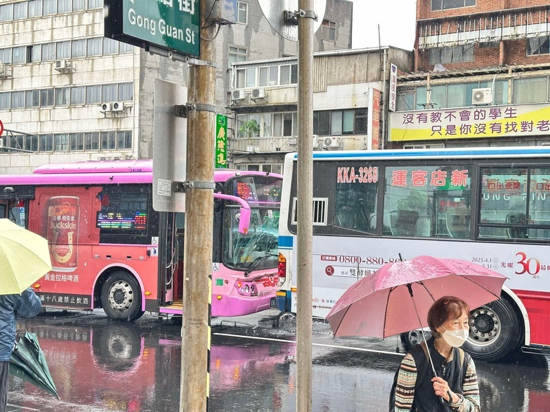 北市文山區2公車碰撞無人傷 肇因待釐清