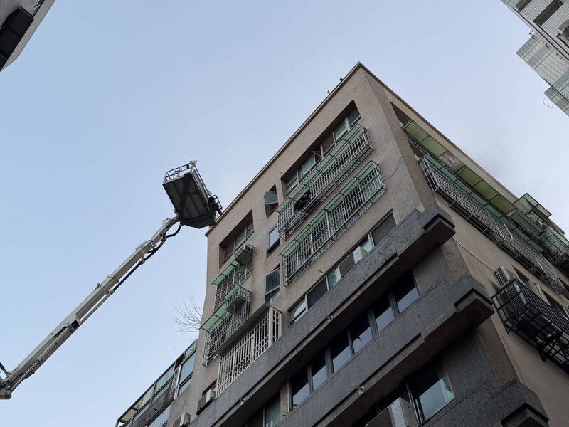 台中社區住宅火警3人受困 警消撲滅救出幸無傷亡