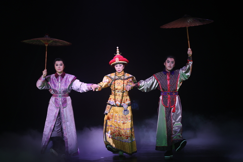 明華園顛覆傳統打造穿越喜劇 台前幕後笑成一片