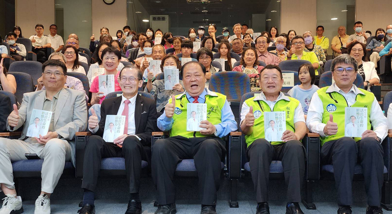 離島狂醫杜元坤出書分享初心 陳光復讚澎湖天使