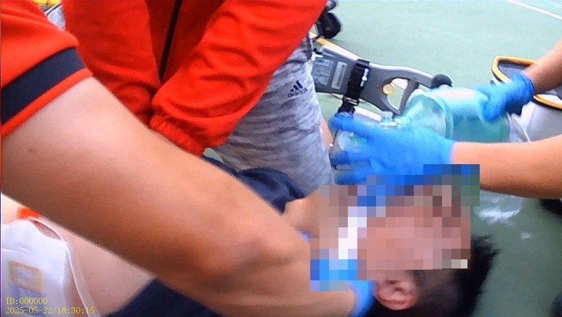 嘉義男打球昏倒命危 球友與救護人員聯手救命