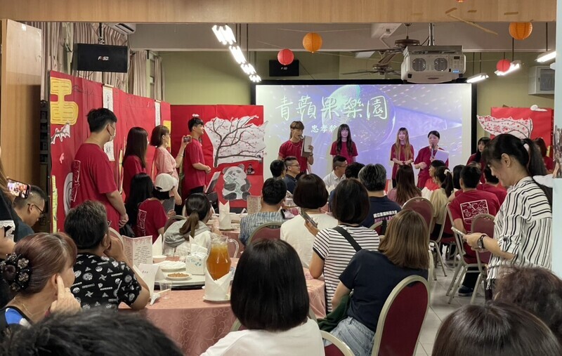 馬公高中觀光科成果展 畢業生扮廚師辦桌展才藝