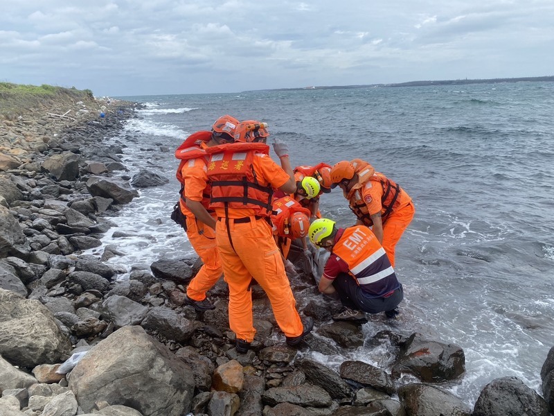 澎湖婦拾螺貝失聯 警消岸巡搜索近40小時尋獲身亡