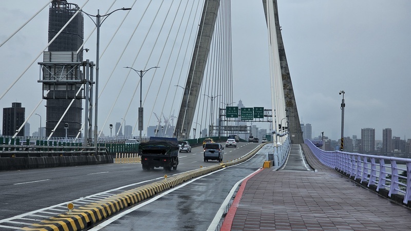 新北大橋機車道截彎取直 侯友宜：通行更安全