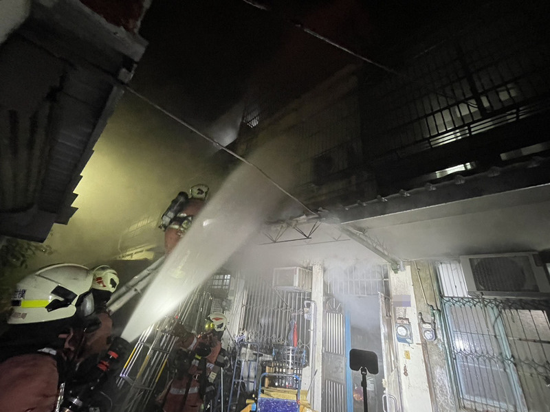 竹市香山區民宅火警3人脫困 起火原因待釐清