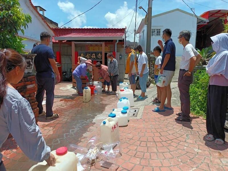 端午節傳統 梓官赤崁古井排隊取午時水