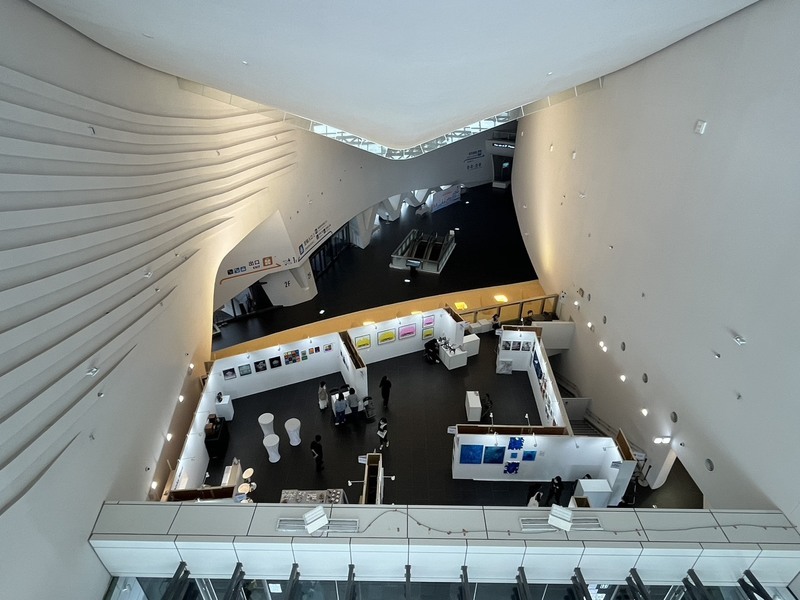 高雄旅運中心化身藝廊 承億舉辦國際藝術博覽會