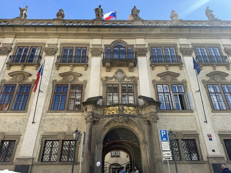 捷克文化部如藝文殿堂 設典雅畫廊、珍藏1.4萬冊古書