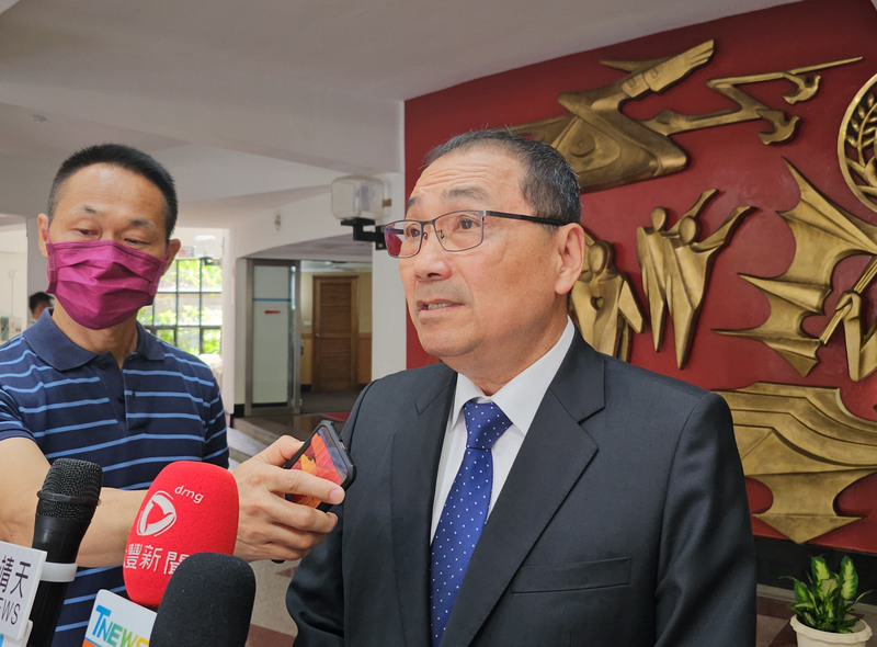 綠議員質疑搭公務車跑反罷免 侯友宜：都照規定做