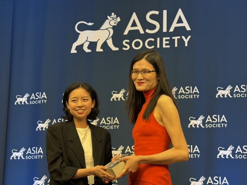 臺灣漫遊錄獲亞洲協會翻譯文學獎 金翎紐約領獎