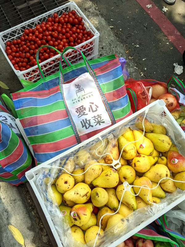 醜蔬果變料理溫暖無家者 青聚點團隊落實惜食共享