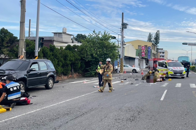 台南女騎車載8旬母 閃光號誌路口與汽車碰撞雙亡