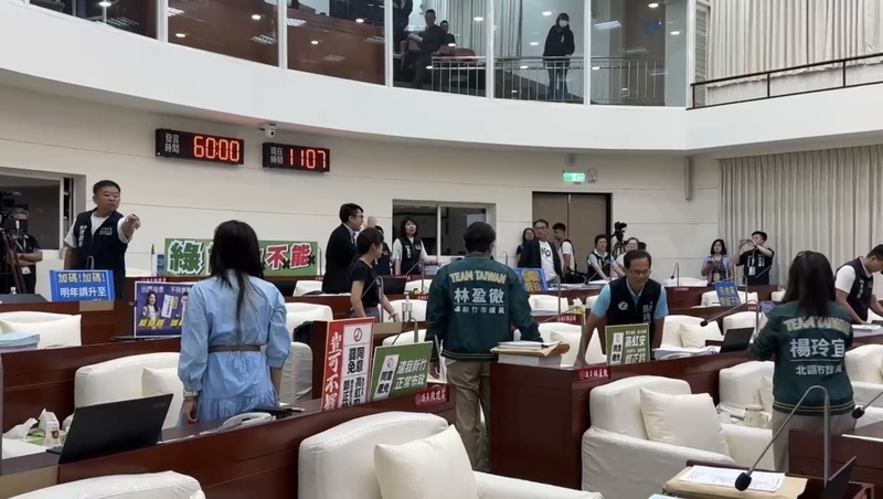 竹市綠藍白議員為標語擺放口角 議事癱瘓半小時