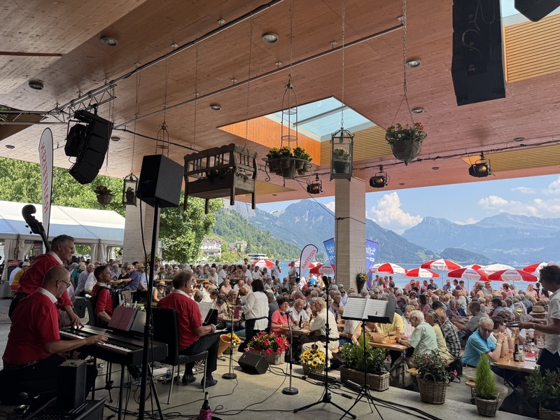 瑞士最大民俗音樂節 琉森湖畔登場