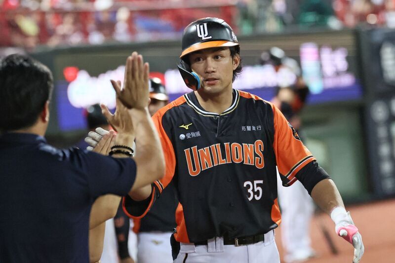 潘傑楷開轟打到李多慧看板 獅上半季封王M4