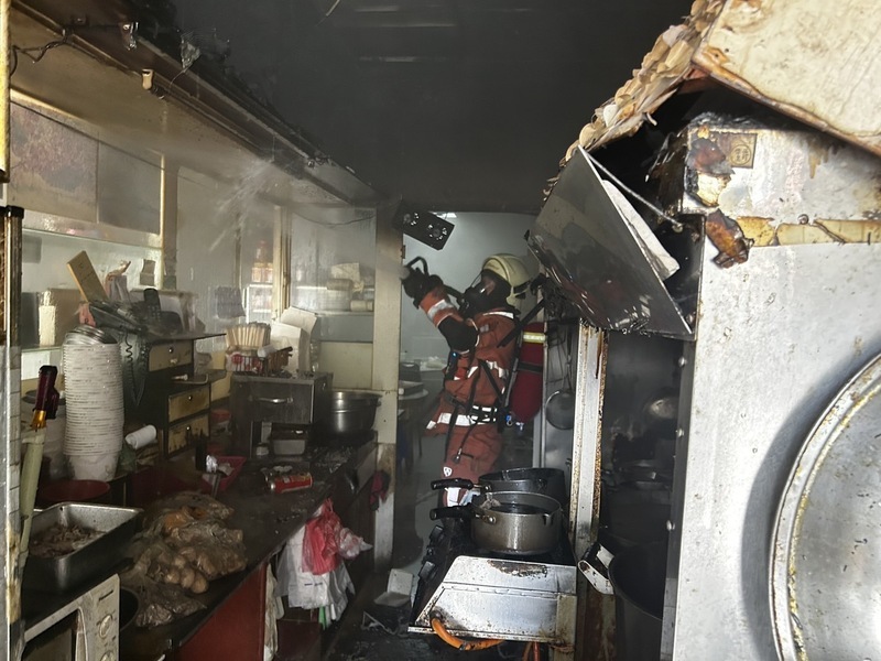 新竹南寮鴨肉麵店廚房起火 疏散1人未釀傷亡