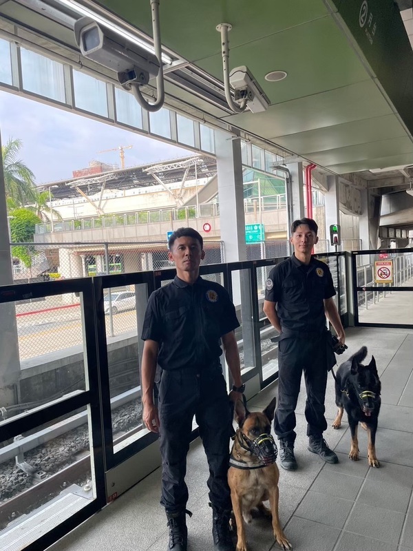 台中市2警犬退役 分由熱心民眾認養回歸家庭