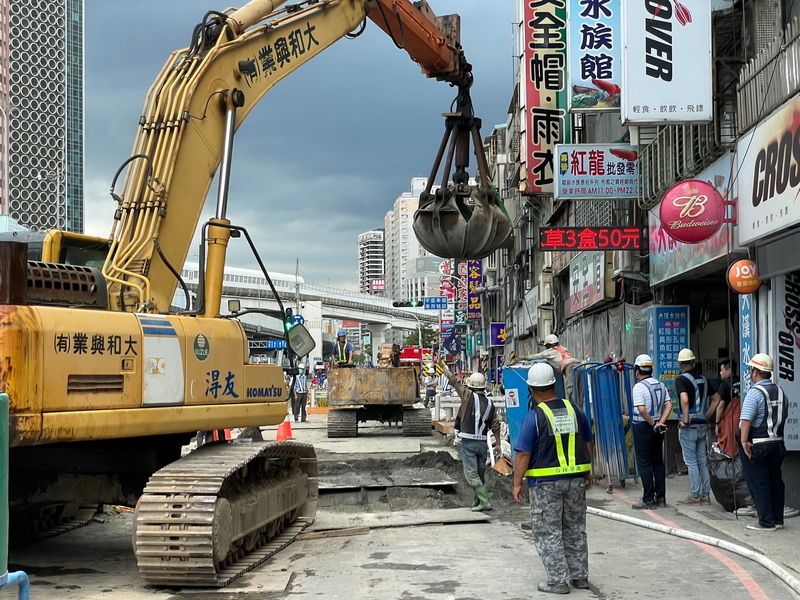 環狀線新埔民生站地下道工程滲水 回填土方止漏