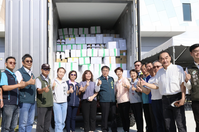 台南台灣鯛外銷新加坡 5噸各式產品封櫃啟運