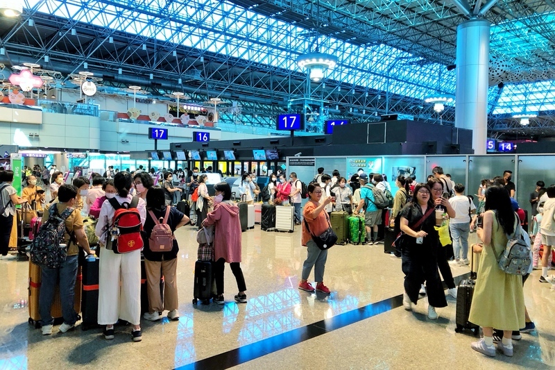 桃機暑假湧人潮 單日上看14萬人次機場公司估達13天