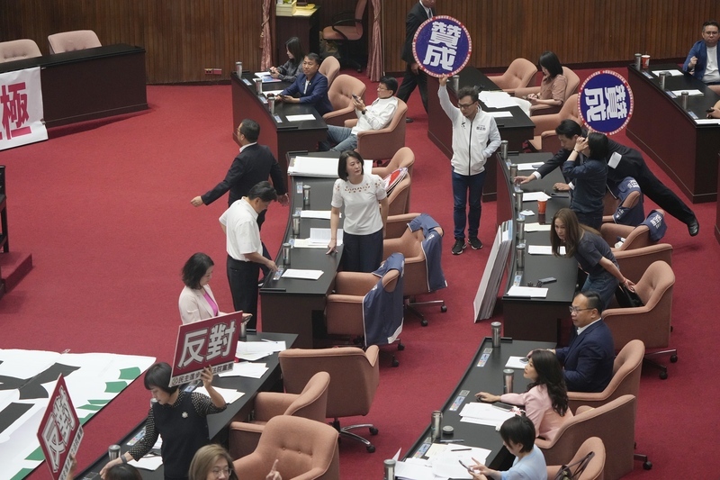 綠籲立院決議譴責中國 白提邀卓榮泰報告打詐成效