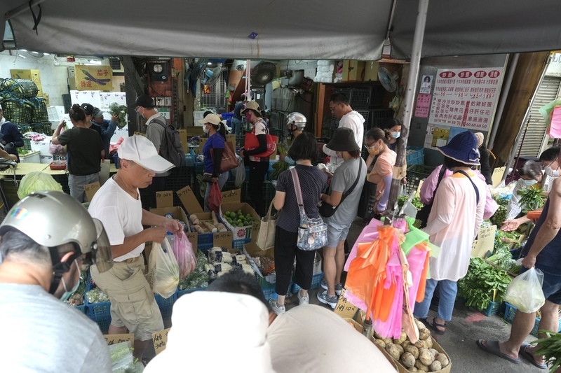颱風丹娜絲逼近 北市市場處：蔬菜供應充足