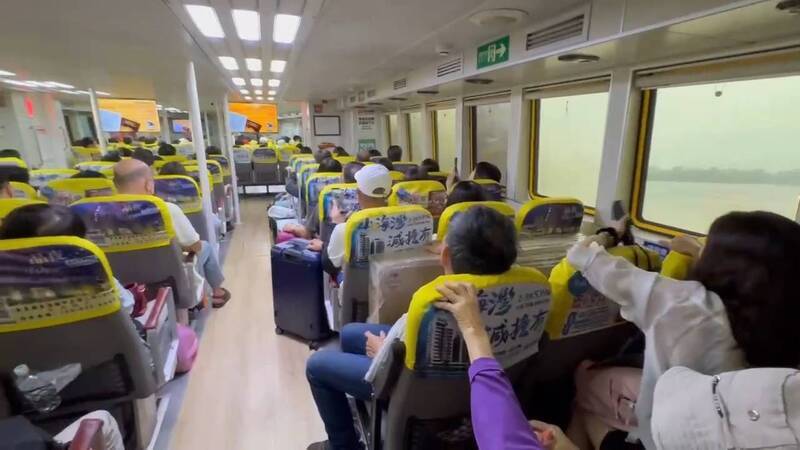 海象不佳、航道大量漂流木 小琉球船班下午陸續停航