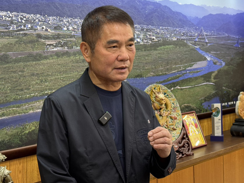 苗縣私校報名分科測驗出錯 鍾東錦為考生請命