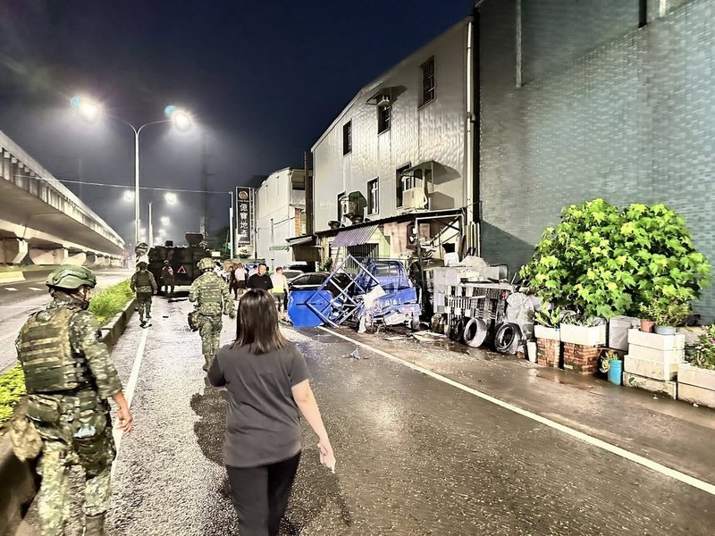 漢光演習 戰車10日深夜擦撞桃園民宅與車輛