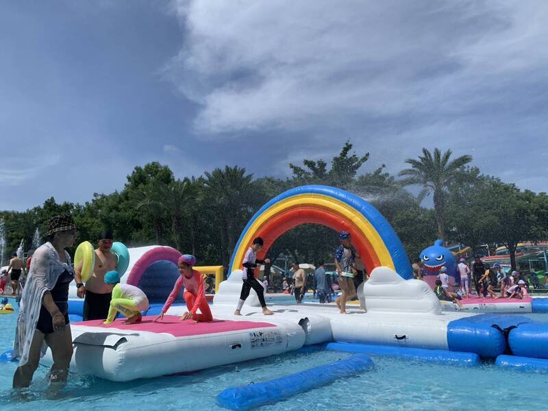 花蓮知卡宣公園戲水區開幕 吸引逾3000人