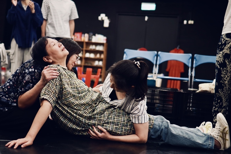 家是堡壘還是牢籠 舞台劇「八月，在我家」加場