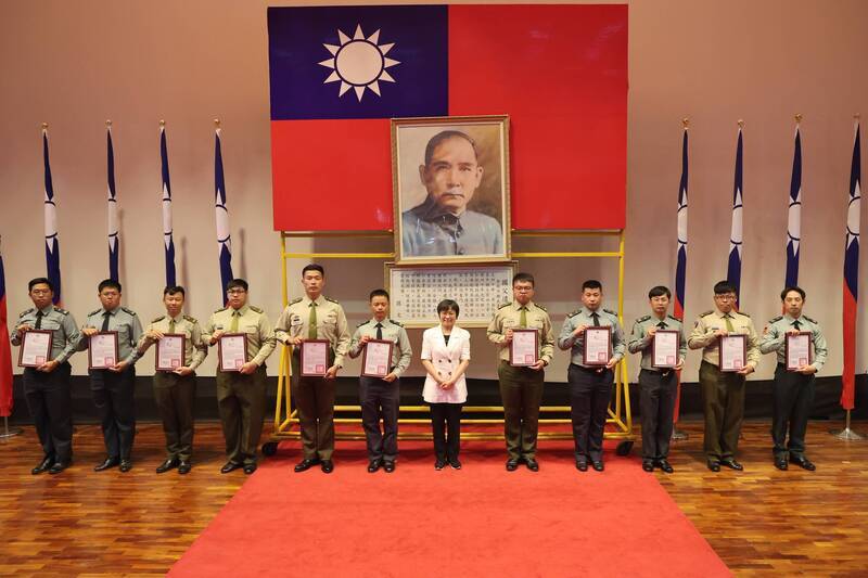 警校生成功嶺結訓　劉世芳盼貢獻提升全社會防衛量能