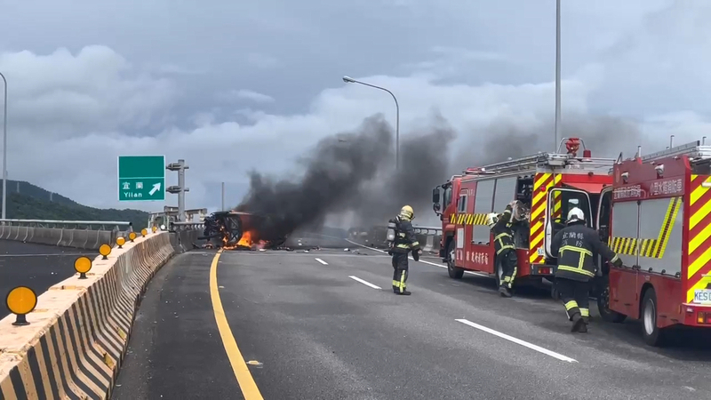 國5蘇澳匝道火燒車　女駕駛疑自撞護欄受困身亡