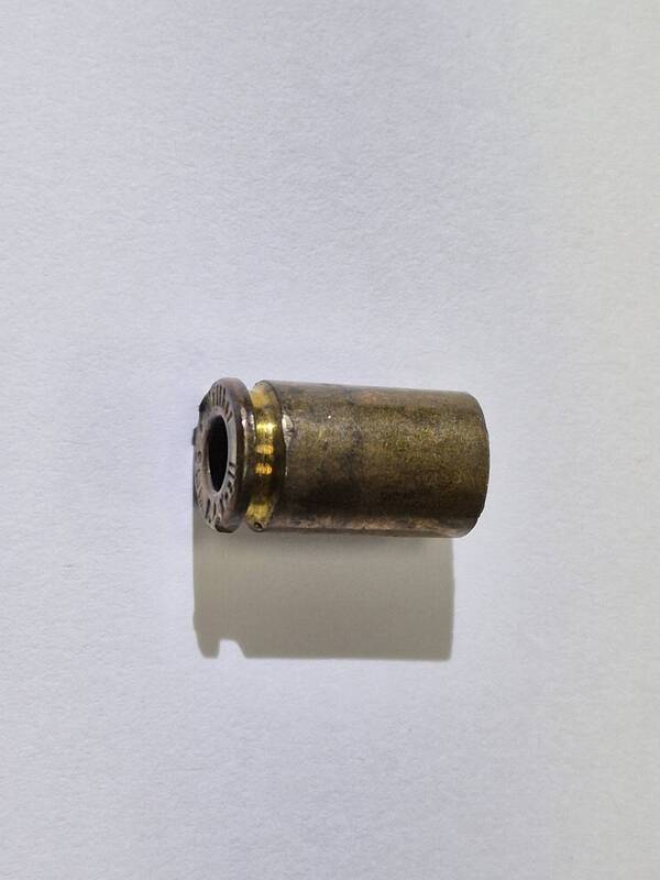 高雄市殯撿到14顆無底火道具槍彈殼 鎖定男子追緝