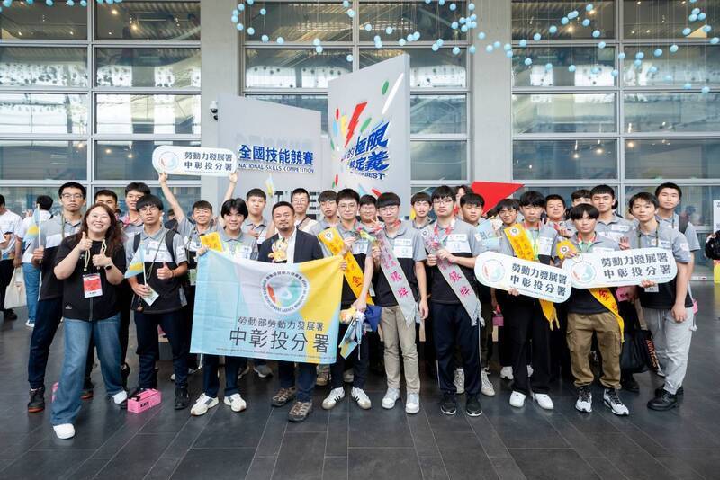 全國技能競賽獲佳績 中彰投分署奪14金10銀13銅