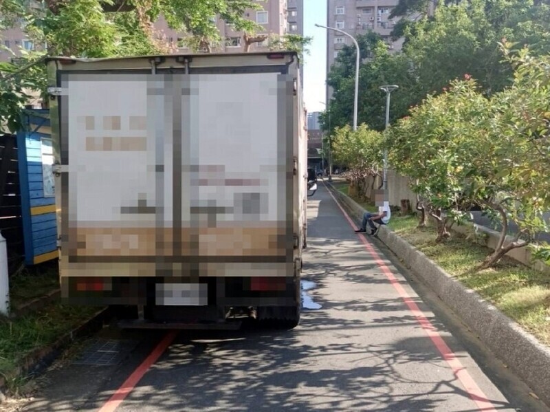 台中北屯小貨車倒車事故 行人遭撞送醫不治